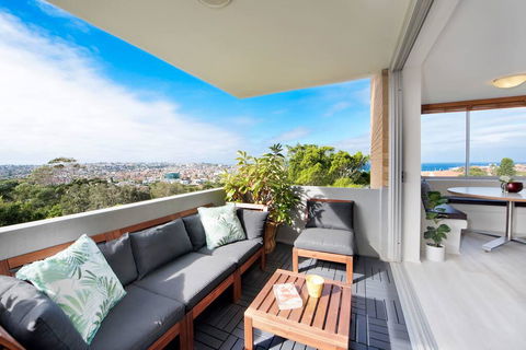 Experience Bondi Beach As Your Backdrop - Accommodation Gladstone 2