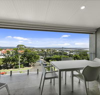 Exquisite Penthouse with views to Laguna Bay - Unit 3 Taralla 18 Edgar Bennett Avenue - Accommodation Gladstone