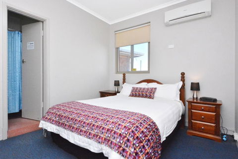Eyre Hotel - Accommodation Gladstone 0