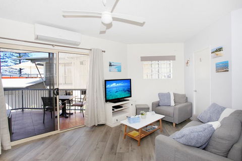 FABULOUS BEACHFRONT POSITION - Accommodation Gladstone 2