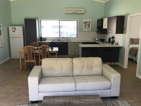 FAIRVIEW 25A - Waterfront Home - Accommodation Gladstone 2