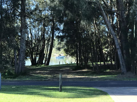 FAIRVIEW 25A - Waterfront Home - Accommodation Gladstone 0