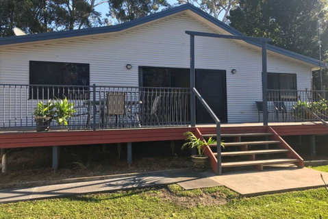 FAIRVIEW COTTAGE 25B - Waterfront Accommodation - Accommodation Gladstone 2