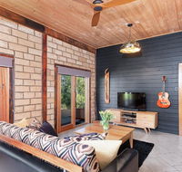 Falls River Luxury Accommodation - Accommodation Gladstone