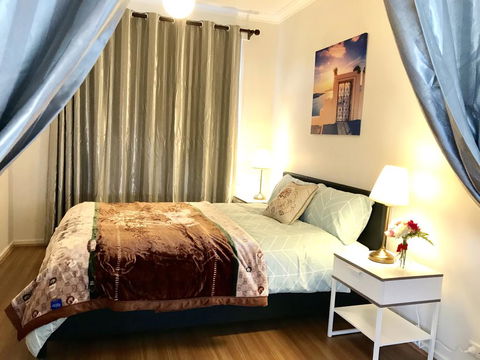 Family Home In Prime Location Melbourne - Accommodation Gladstone 0