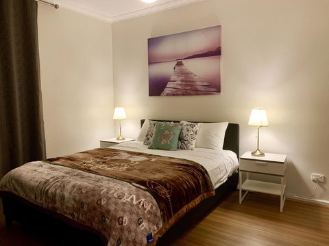 Family Home In Prime Location Melbourne - Accommodation Gladstone 3