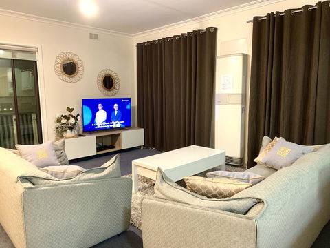 Family Home In Prime Location Melbourne - Accommodation Gladstone 1