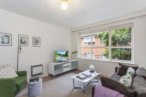 Family-friendly Apartment In Green Glen Iris - Accommodation Gladstone 0