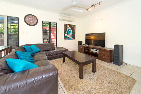 Fannie Bay Art House - Accommodation Gladstone 3
