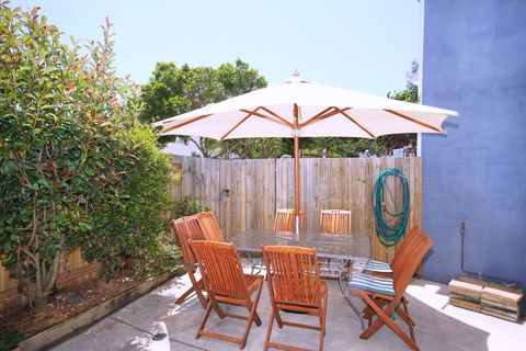 FANTASTIC HOLIDAY UNIT IN A PERFECT LOCATION - Accommodation Gladstone 2