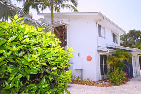 FANTASTIC HOLIDAY UNIT IN A PERFECT LOCATION - Accommodation Gladstone 0