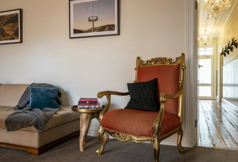 Farmers Arms Heritage Cottage - Accommodation Gladstone 3