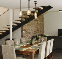 Farrant House - modern and contemporary - Accommodation Gladstone