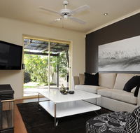 Feathers Serviced Townhouse - Accommodation Gladstone