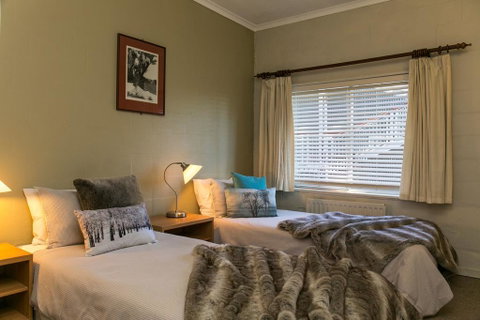 Feathertop Alpine Lodge - Accommodation Gladstone 1