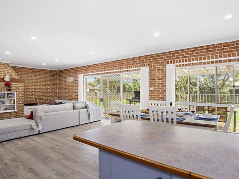 Fern Way Beach House - 70m To Beach - Accommodation Gladstone 1