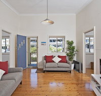 Fingal Beach Shack  Fingal Bay - Accommodation Gladstone