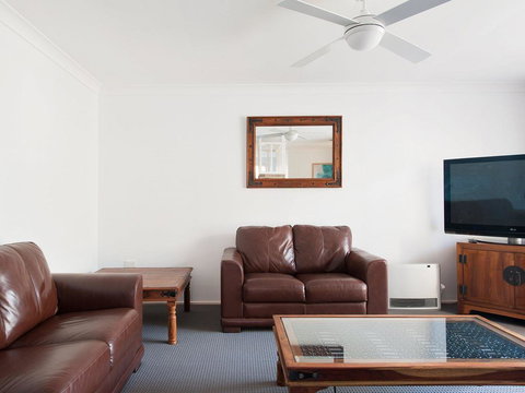 Fingal Waves @ Fingal Bay NSW - Accommodation Gladstone 2