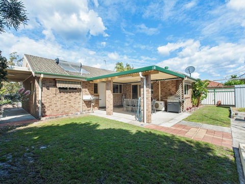 Fingal Waves @ Fingal Bay NSW - Accommodation Gladstone 0