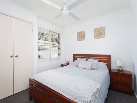 Fingal Waves @ Fingal Bay NSW - Accommodation Gladstone 1