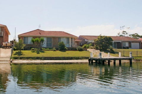 Fisherman's Delight Waterfront - Accommodation Gladstone 2