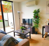 FITZROY FANTASTIC 1BR APT with FREE WINE NETFLIX WIFI close to TRAMS COLES - Accommodation Gladstone