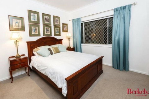 Flat In Heart Of Griffith - Accommodation Gladstone 3