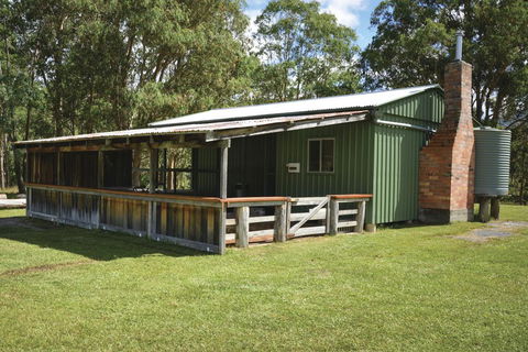 Four Bull Hut - Accommodation Gladstone 3