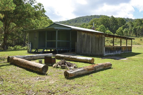 Four Bull Hut - Accommodation Gladstone 2