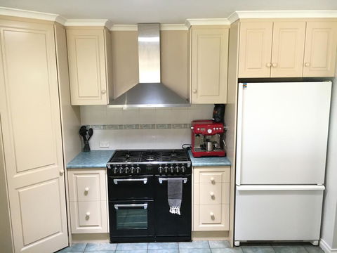 Fox Farm - Entire House Sleeps 12 Ppl - Accommodation Gladstone 3