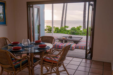 Frangipani Beach House - Newell Beach - Accommodation Gladstone 2