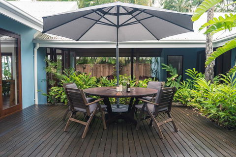 Frangipani Beach House - Newell Beach - Accommodation Gladstone 3