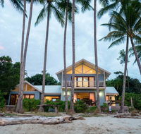 Frangipani Beach House - Newell Beach - Accommodation Gladstone