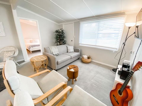 Frangipani Cottage - Accommodation Gladstone 0