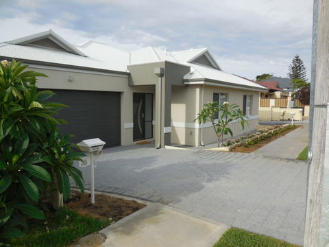 Frangipani Villa Innaloo - Accommodation Gladstone 2