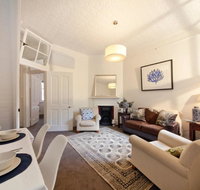 FUN TIMES in HUGE house 1 minute to SYDNEY HARBOUR - Accommodation Gladstone