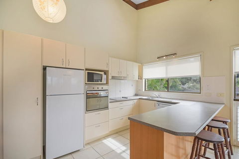 Galleries 3 - 3/28 Peregian Esplanade - Accommodation Gladstone 1