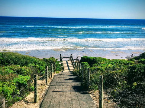 Garland Grove - Accommodation Gladstone 0