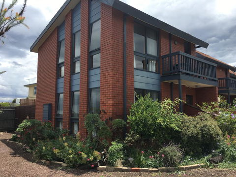 Garland Grove - Accommodation Gladstone 1