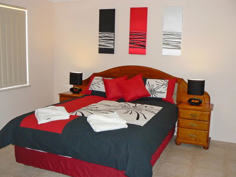 Geraldton Luxury Vacation Home - Accommodation Gladstone 0