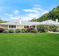 Gerron Park - country luxe tennis court and pool - Accommodation Gladstone