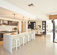 Getaway on Poplars - Comfortable and well-appointed - Accommodation Gladstone