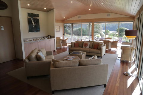 Gipsy Point Lakeside - Accommodation Gladstone 2