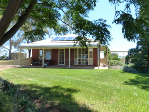 Glenbar Cottage Yelta - Accommodation Gladstone 3