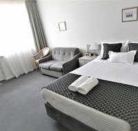 Glenelg beach gateway on Moseley - Accommodation Gladstone