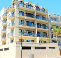 Glenelg Beachside Luxury Apartments - Accommodation Gladstone