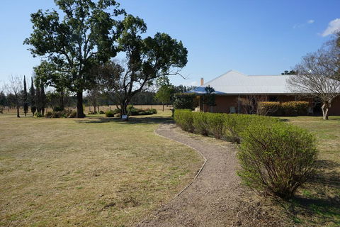 Glenmore Country Estate - Accommodation Gladstone 1