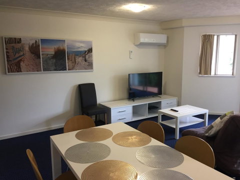 Gold Coast Family Apartment - Accommodation Gladstone 3