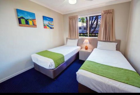 Gold Coast Family Apartment - Accommodation Gladstone 2