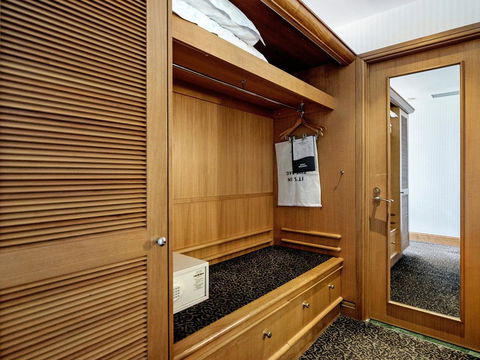 Gold Tower In The Oaks Hotel Surfers Paradise - 1019 - Accommodation Gladstone 3